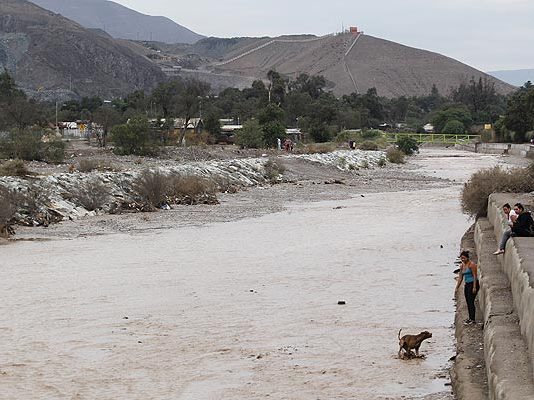 Meteorología alertó el sábado a Onemi sobre intensas lluvias en Atacama (Emol)