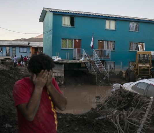 26 muertos, 137 desaparecidos y cerca de 30.000 damnificados es el balance dos semanas después de las históricas inundaciones en el norte de Chile (VICE News)