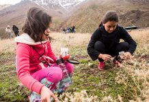 Niñas fueron científicas por un día con nuevo kit de juegos creado por chilenas