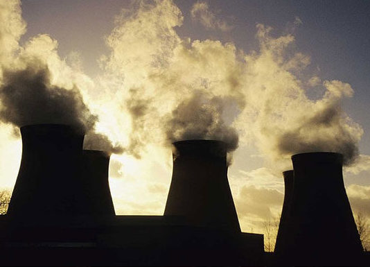 Chilenos priorizan lucha contra cambio climático por sobre crecimiento económico (La Tercera)