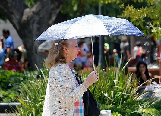 Temperaturas máximas en verano registran hasta 1,4°C menos que en 2017 (La Tercera)