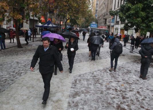 Inviernos con nieve en Santiago podrían volverse un fenómeno meteorológico habitual (Noticias Explora Conicyt)