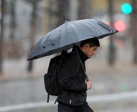 ¿Qué es el “Escote del diablo”? El fenómeno meteorológico que retrasó las lluvias en Santiago (ADN Radio)