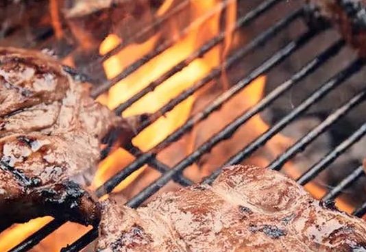 La huella de cinco días que deja el asado en el planeta y el cuerpo (El Mercurio)