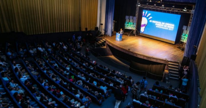 a-inauguracion-puerto-ideas-antofagasta-Publico_816x428