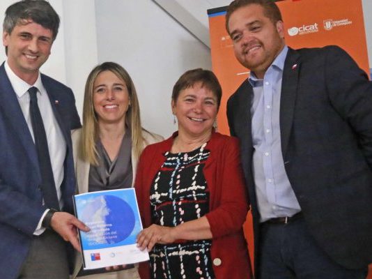 Docente UdeC entrega informe COP 25 a ministro de Ciencia y Tecnología (Diario Concepción)