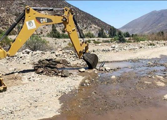 Encuentran tubería que sacaba agua del árido río Petorca (Las Últimas Noticias)