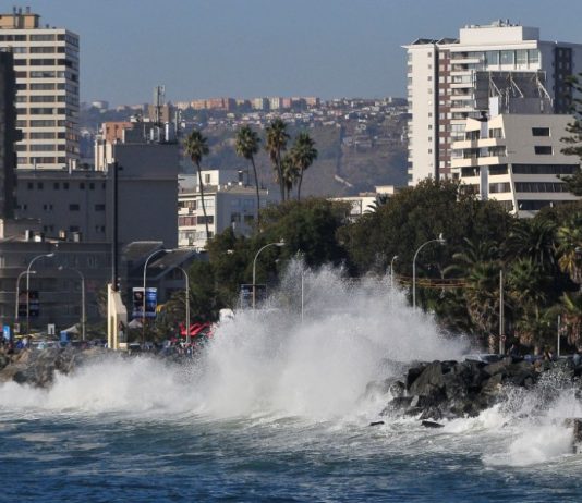 Científicos alertan que El Niño provocará más tormentas generando consecuencias en costas de Chile (La Tercera)