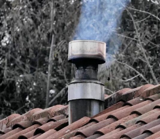 Contaminación de Santiago: un 70% lo aporta la leña en invierno, según investigador (Las Últimas Noticias)