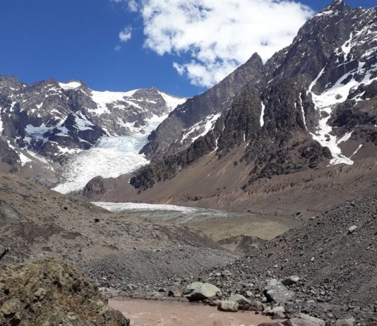 “Los glaciares no son cubitos de hielo aislados del paisaje”: la cuestionada tramitación de la ley de glaciares y el otro proyecto que podría reflotar (Ladera Sur)