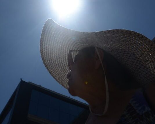 El planeta se calienta: los riesgos a la salud de las olas de calor extremo (FastCheck)