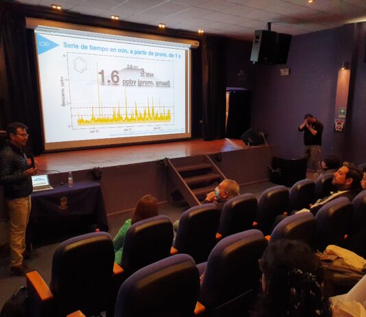 Comunidad de Quintero conoce detalles de la campaña de medición de gases contaminantes realizada en la bahía por el Centro de Ciencia del Clima y la Resiliencia (CR)2