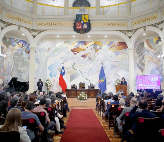 Investigadores (CR)2 premiados en Ceremonia de Reconocimiento a la Investigación, Innovación y Creación Artística (Uchile)