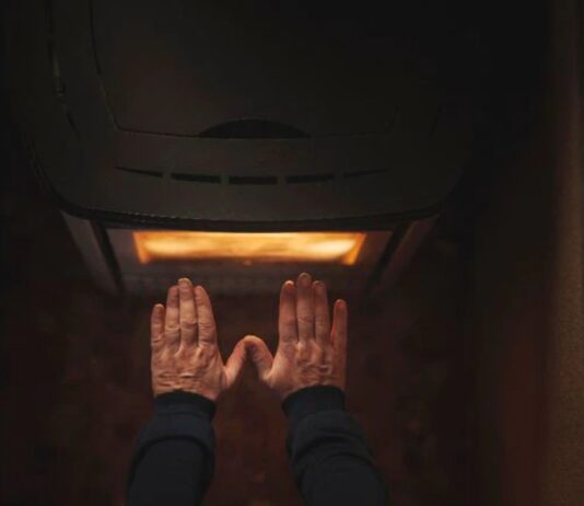 Eliminar el límite de consumo eléctrico en invierno (La Tercera)