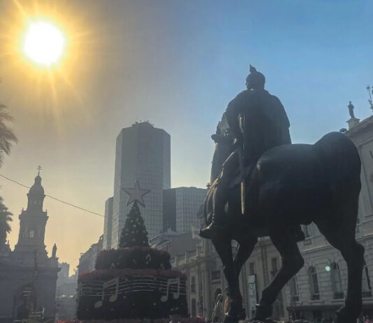 Viento del suroeste arrastró el humo a Santiago y no se fue más (Las Últimas Noticias)