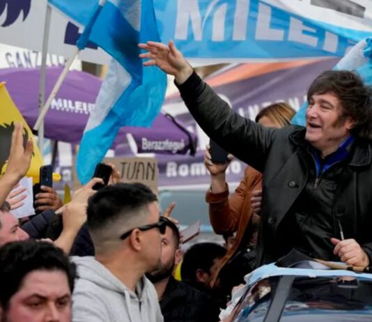 «¿Y si la respuesta fuera el populismo?» por Marco Billi y Julio Labraña (La Tercera)