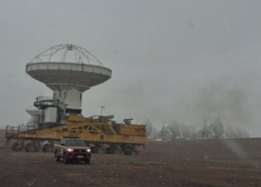 Nieva en el telescopio ALMA en pleno verano: ¿qué pasa con sus antenas y el invierno altiplánico? (biobiochile.cl)