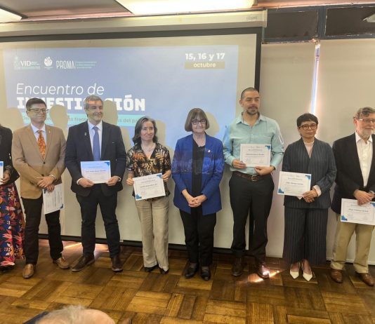 Investigadores e investigadoras CR2 son reconocidos por su aporte a la investigación y la resolución de problemas país