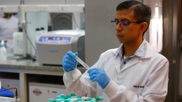 A_UNO_1165333-scaled